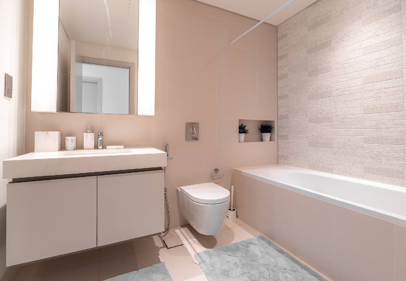 Apartment in Dubai - Sea View 1BR in Sunrise Bay | Beach Access 