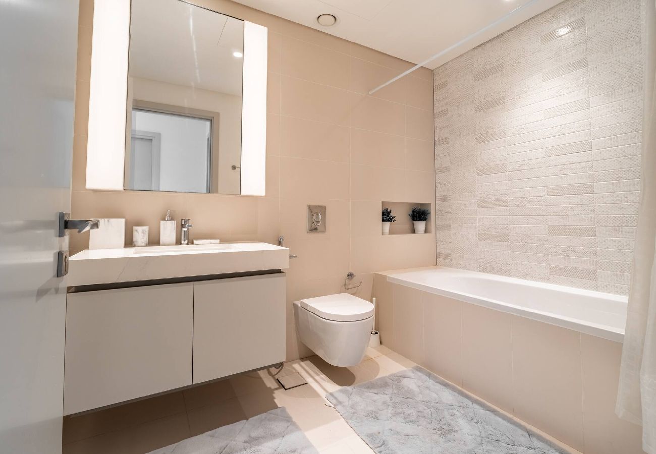 Apartment in Dubai - Sea View 1BR in Sunrise Bay | Beach Access 