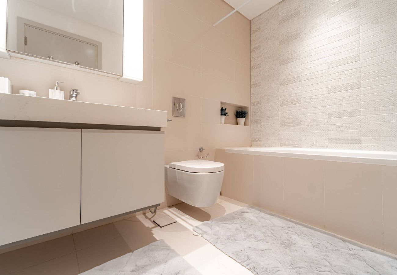 Apartment in Dubai - Sea View 1BR in Sunrise Bay | Beach Access 